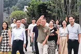 队记：绿军还有一个正式阵容名额 将密切关注买断市场