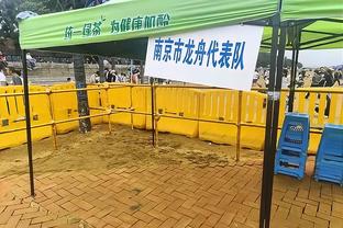 乔治：莱昂纳德和哈登会吸引很多防守 这让我打得更自在